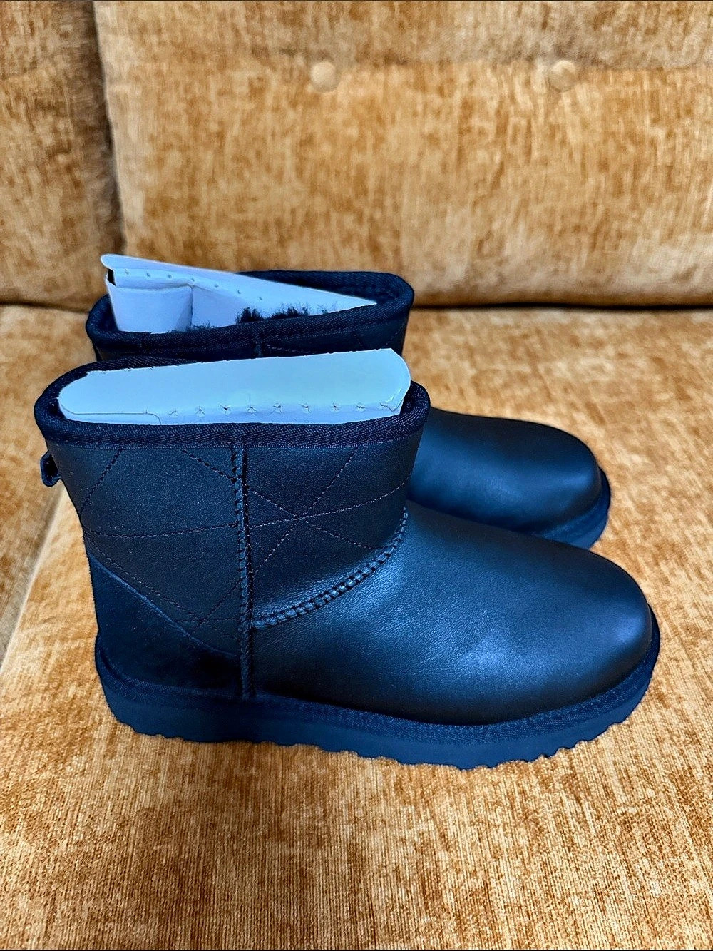 UGG Classic Mini Pearlized Leather Women's Black US 7 Brand New